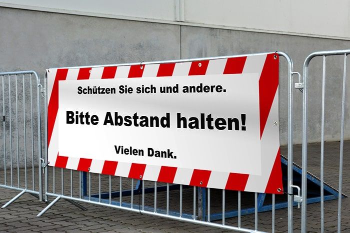 PVC-Banner mit Motivdruck "Bitte Abstand halten" Banner mit Motiv "Abstand halten"