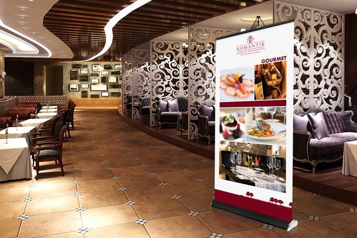 Roll Up Ultimate in Schwarz mit Wunschmotiv bedrucken lassen Stabiles Roll Up in Schwarz mit Digitaldruck