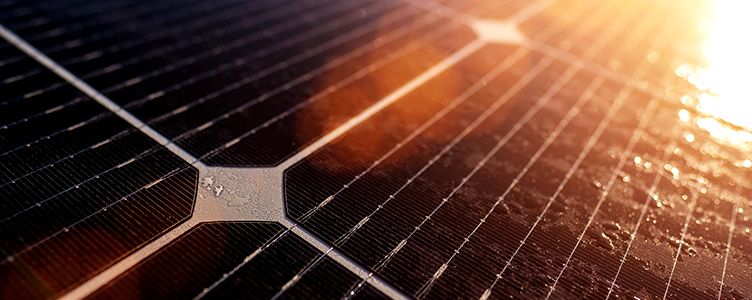Unsere hausinterne Photovoltaikanlage dient als zeitgemäße Energiequelle Photovoltaikanlage auf firmeneigenem Dach als erneuerbare Energiequelle