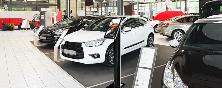 Digitale Pad Aufsteller bringen Ihre Bewegtbild-Werbung ins Autohaus Ein Beispiel für den Einsatz von Digital Signage im Verkaufsraum