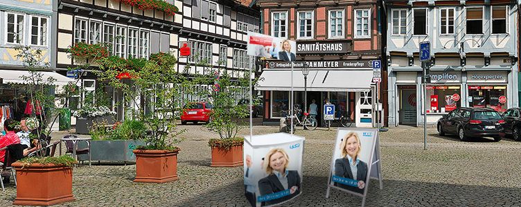 Persönlich gestaltete Wahlstände mit gedruckten Werbeträgern laden zum Verweilen ein Wahlstand individuell gestalten mit bedruckten Werbemitteln